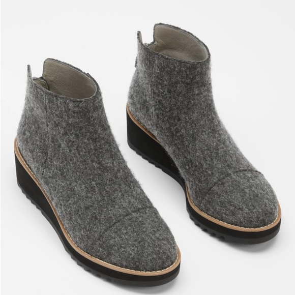 NWOB Eileen Fisher Women’s Loyal Wedge Booties in Charcoal Felt size 9 - Picture 1 of 7